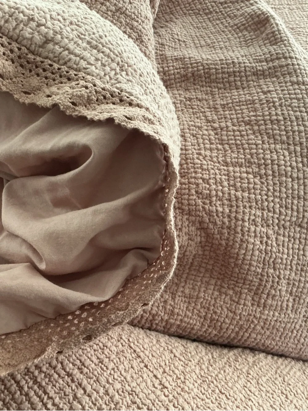 Chunky Cotton Waffle comforter w crochet trim